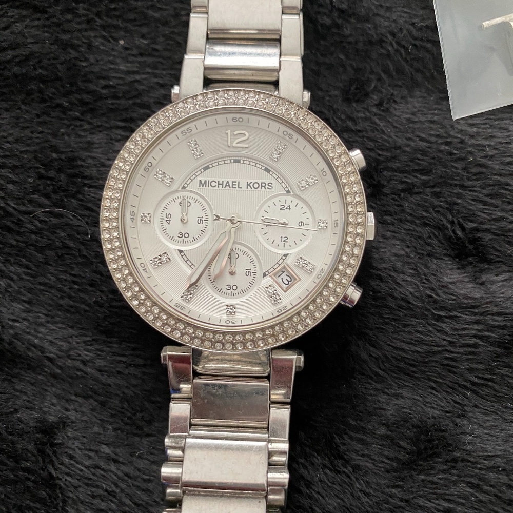 Sliver Michael Kors Watch - Picture 1 of 3